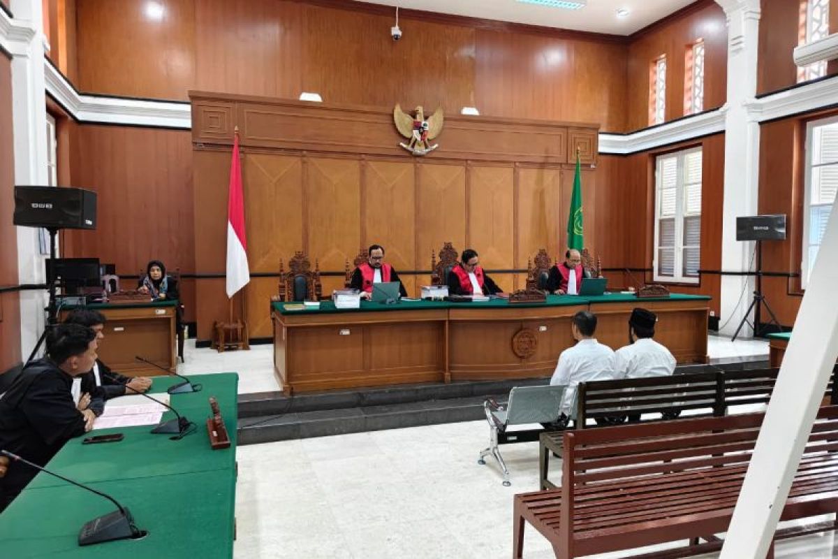 Dua terdakwa jaksa palsu jalani persidangan perintangan penyidikan