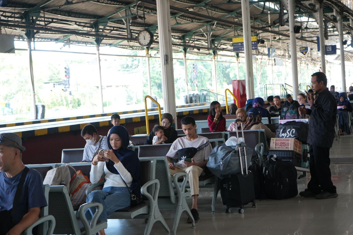 KAI Daop 6 layani 142 ribu pelanggan di hari pertama "long weekend" 