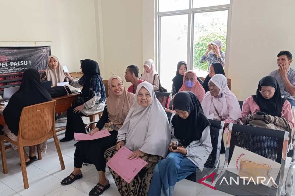 Sinjai-Kemensos salurkan bantuan Atensi bagi 71 lansia-disabilitas