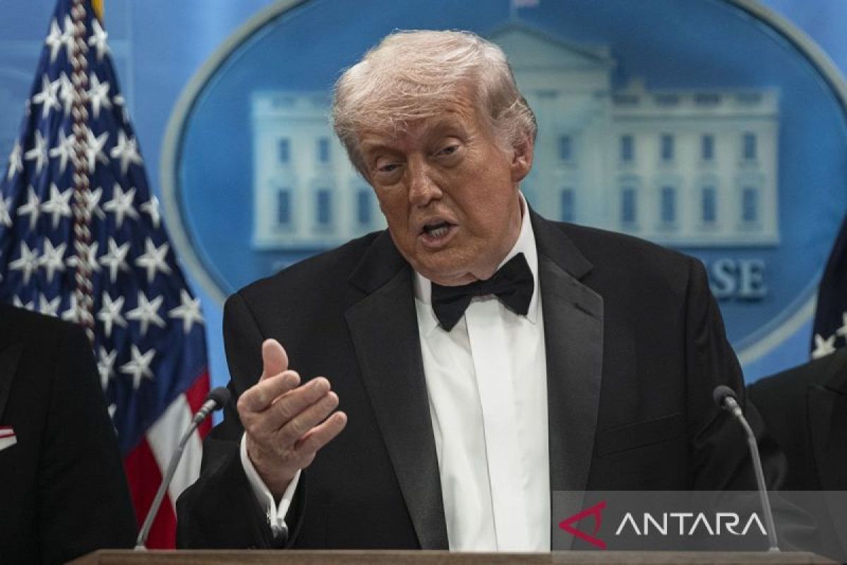 Trump sebut blokade AS di Selat Hormuz bisnis sangat menguntungkan