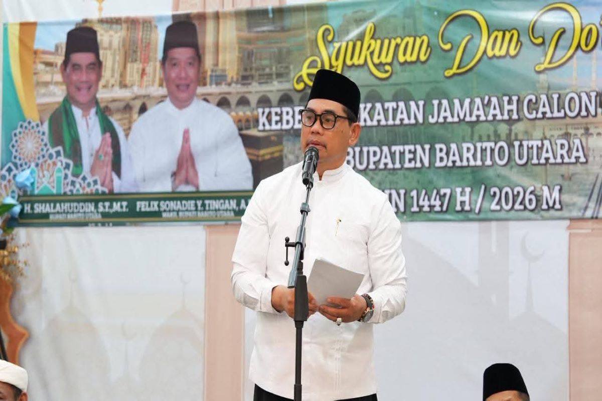 Bupati Shalahuddin lepas keberangkatan calon haji tertua berusia 95 tahun