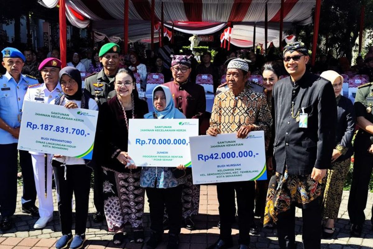 Bersama Wali Kota Semarang, BPJS Ketenagakerjaan serahkan santunan