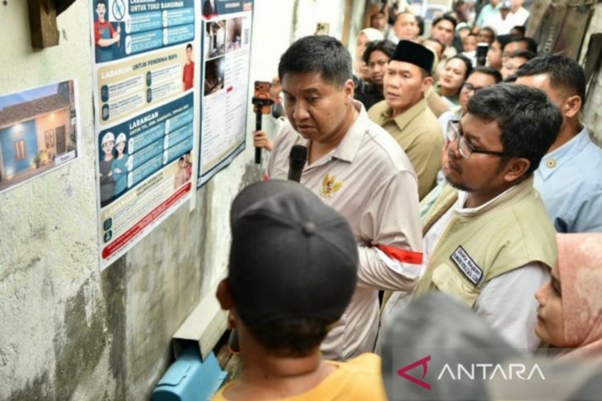 Menteri PKP tinjau lokasi calon penerima BSPS di Surabaya