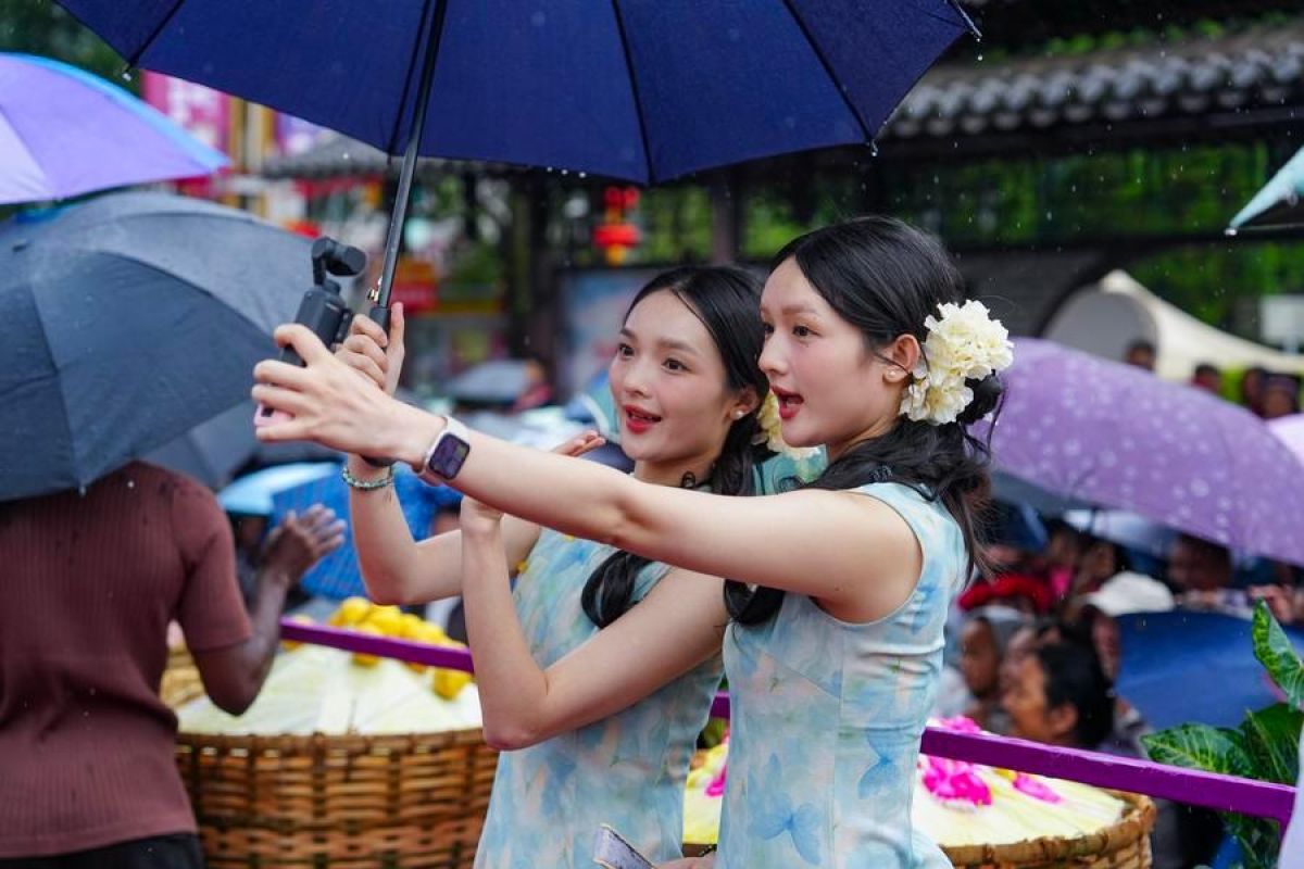 Menengok semarak festival orang kembar di Yunnan, China