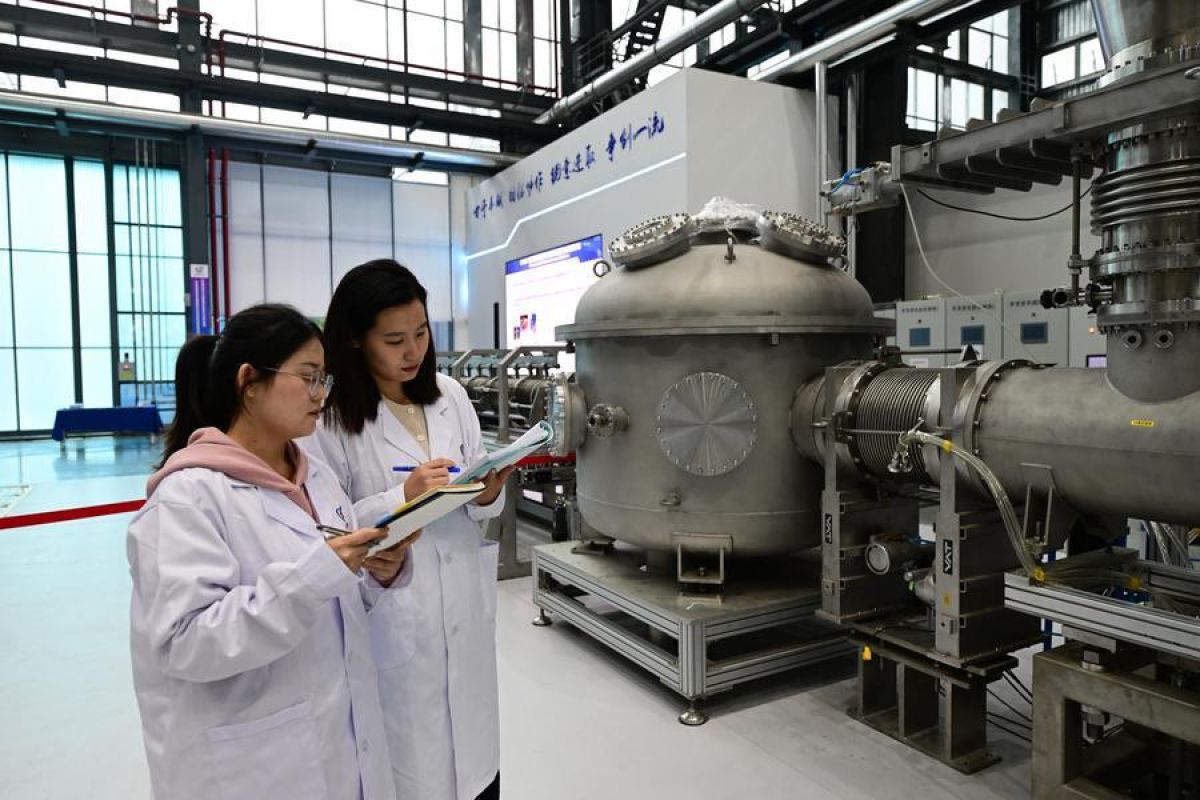Peneliti muda dorong ambisi energi fusi China