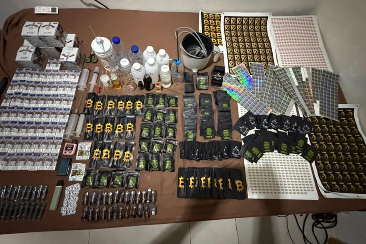 Polisi bongkar clandestine lab untuk pembuatan cartridge vape narkoba di Jakbar