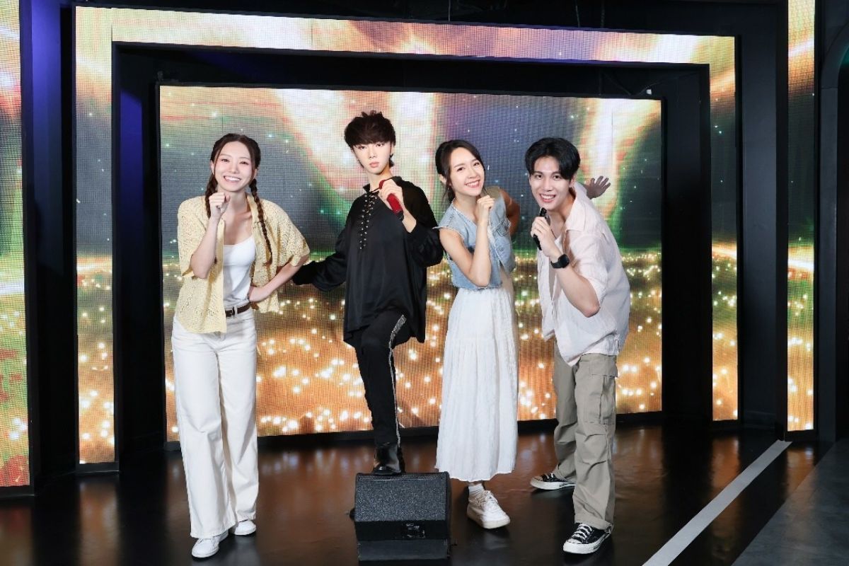 Madame Tussauds Hong Kong Celebrates the Arrival of Chinese Superstars: Hua Chenyu and Luo Yunxi's Permanent Wax Figures