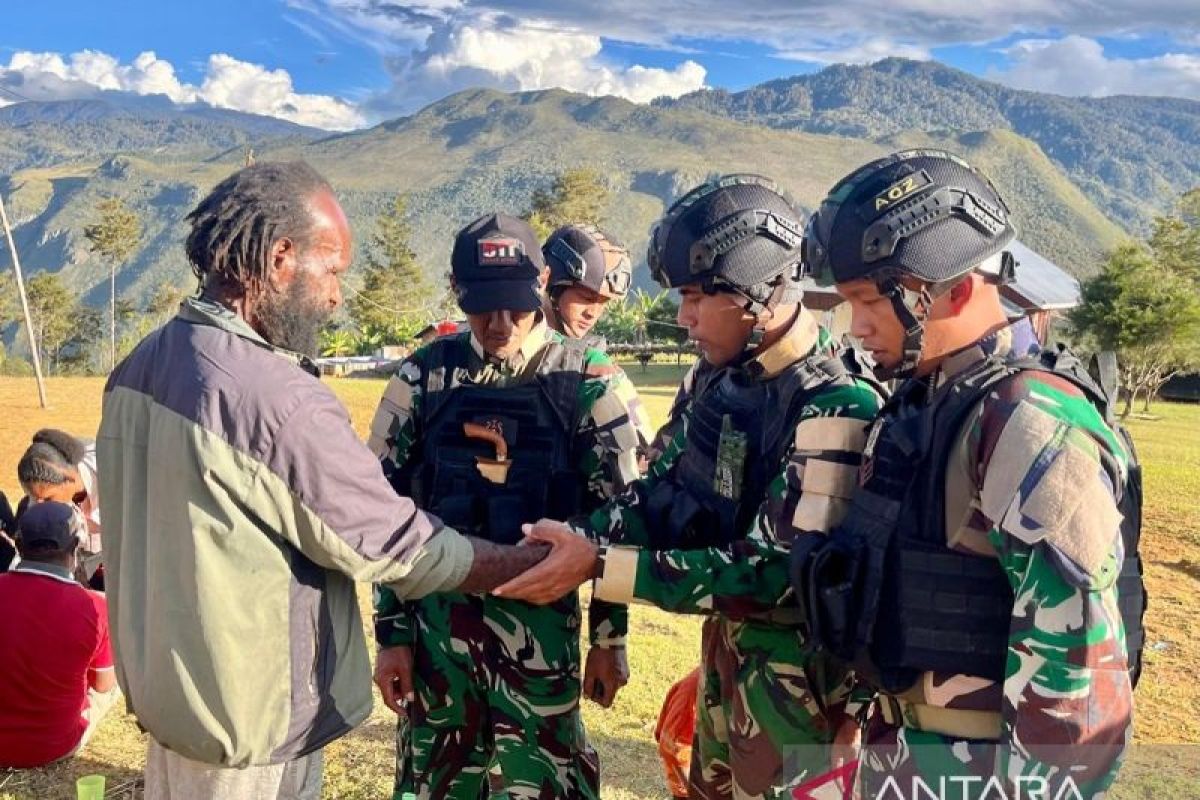 Satgas Yonif 511 Perkuat Komunikasi Sosial dengan Melayat Warga Lanny Jaya