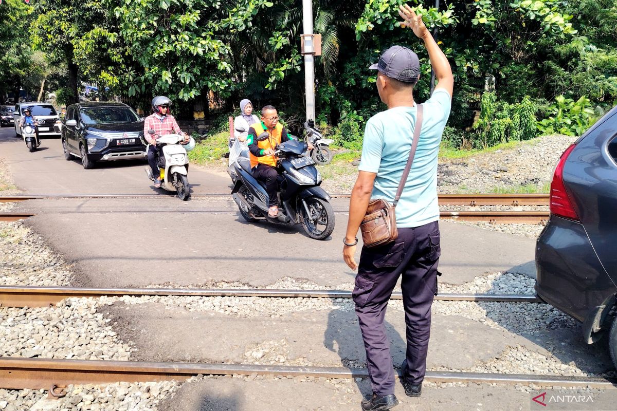 Mesin kendaraan sulit mati karena faktor elektromagnetik di rel kereta