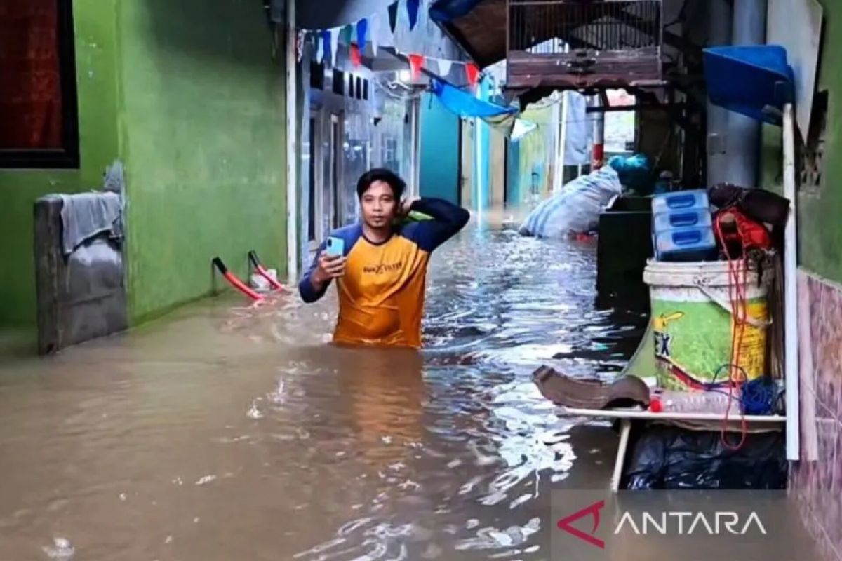 Banjir satu meter lebih rendam Kebon Pala, Jaktim