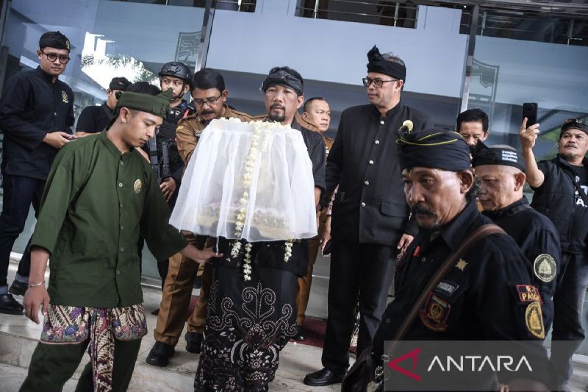 Kirab Mahkota Binokasih di Ciamis