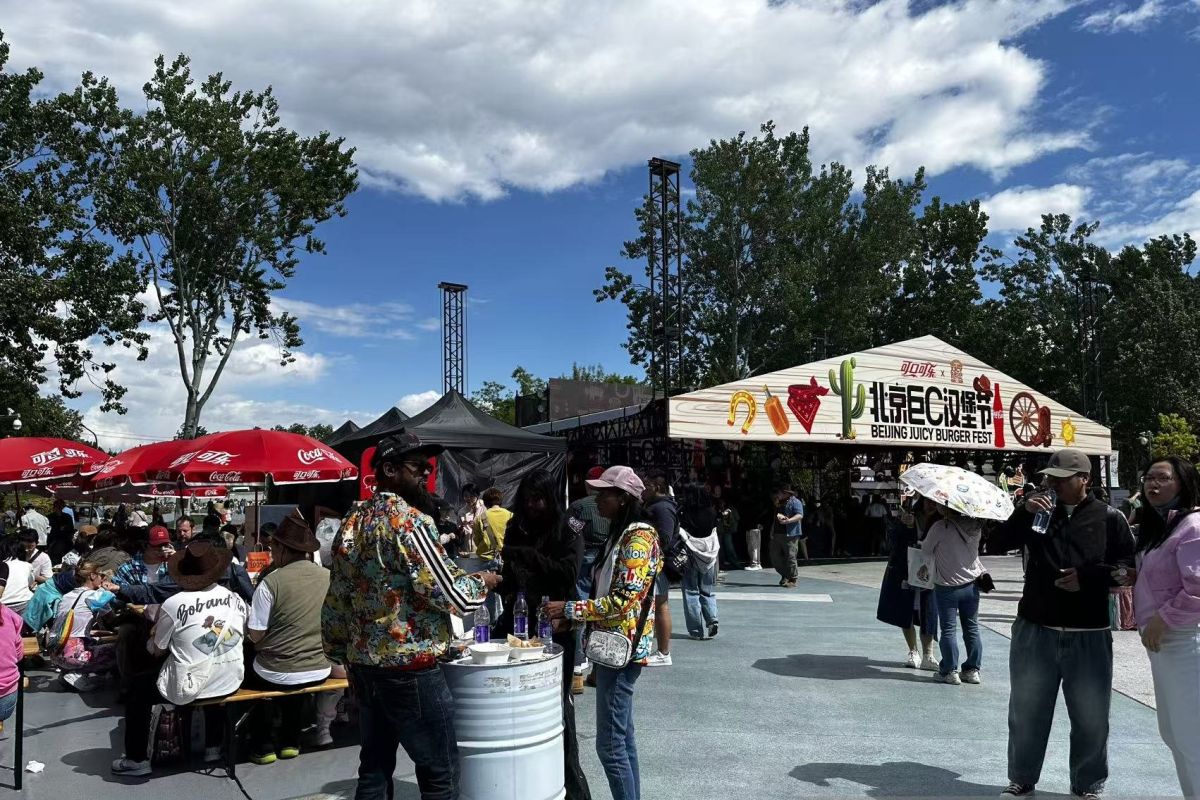 "Juicy Burger Fest" sajikan hamburger ala China dan Barat di Beijing