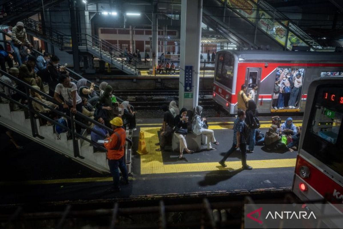 DKI kemarin, kendala KRL "green line" hingga LPDP khusus Jakarta