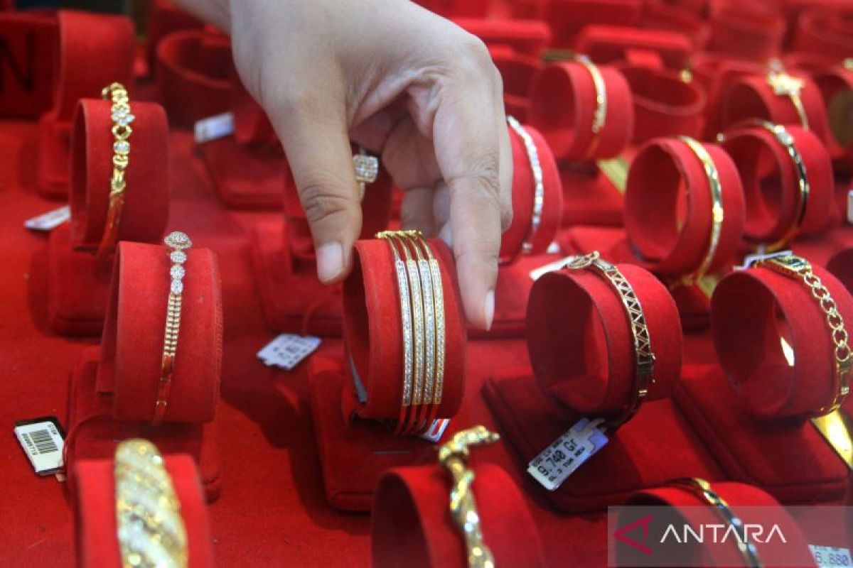 Harga emas Antam Selasa pagi merosot Rp35.000  per gram