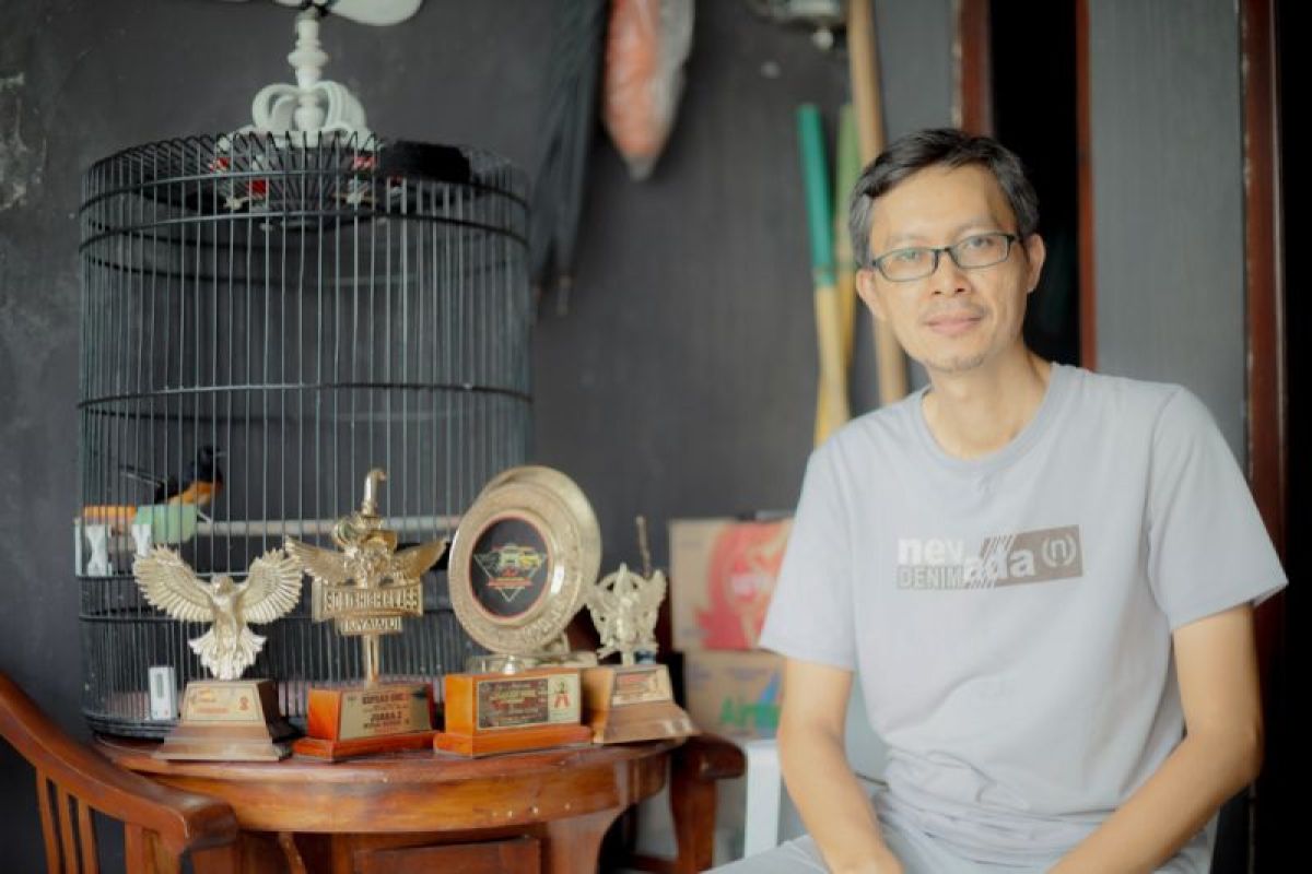 Dari layar ke sangkar: kisah dosen FKI UMS menemukan inspirasi dan prestasi di dunia burung