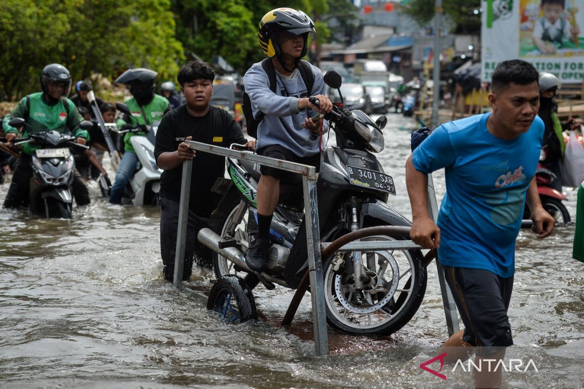 Banjir masih merendam 18 RT di Jakarta