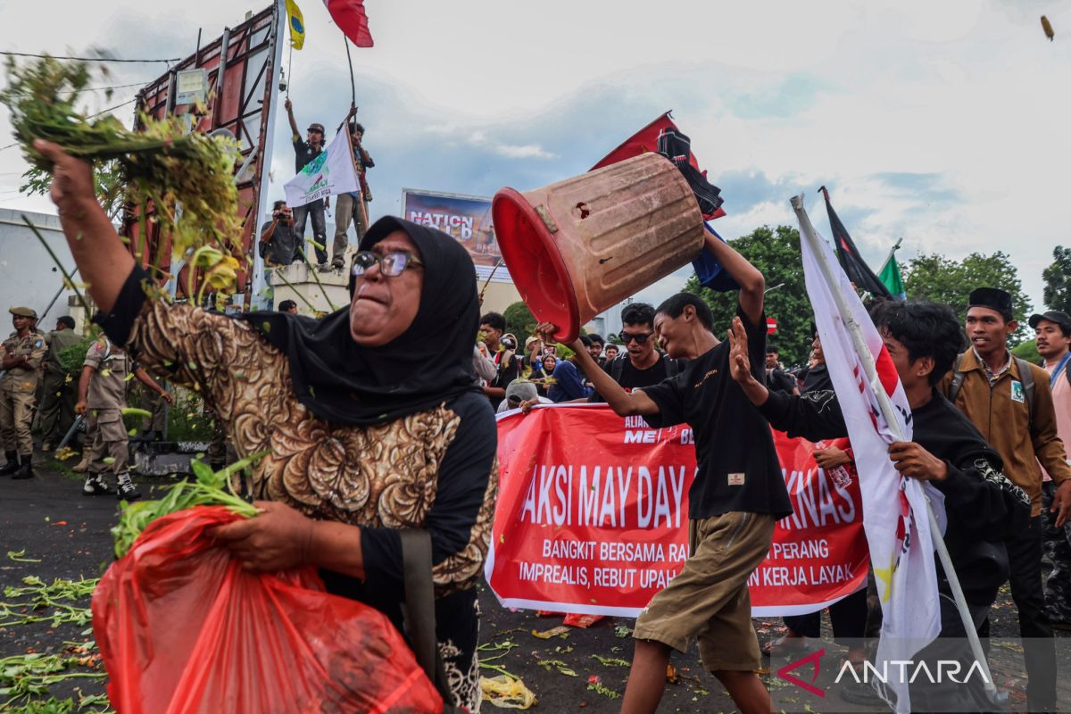 Unjuk rasa protes penataan Pasar Higienis