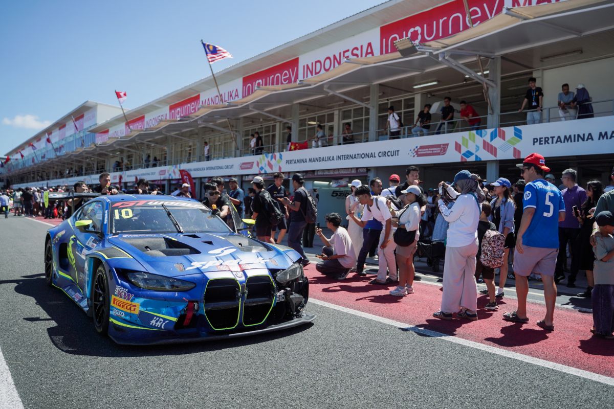 Sesi Pitwalk GT World Challenge Asia 2026 di Mandalika