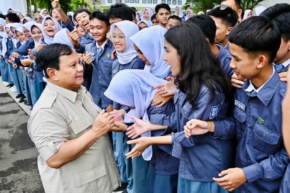 Prabowo sapa ratusan pelajar Jabar di Istana Kepresidenan