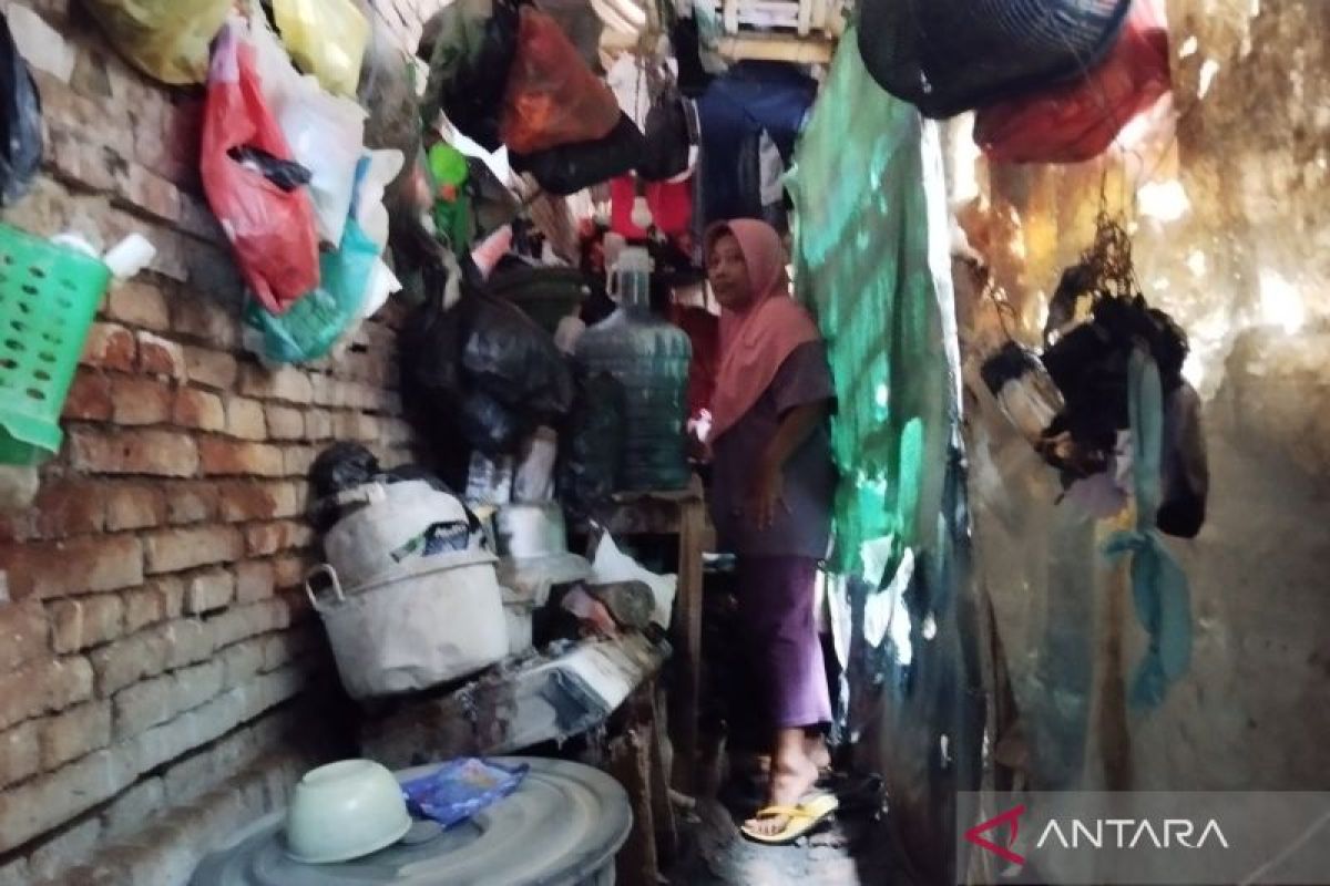Pemkab Kudus upayakan bantuan RSLH keluarga yang tinggal di tritis belakang rumah