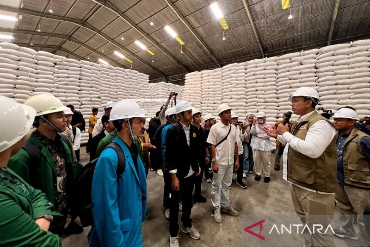 Dirut Bulog ajak BEM SI pastikan kondisi rill stok beras di gudang