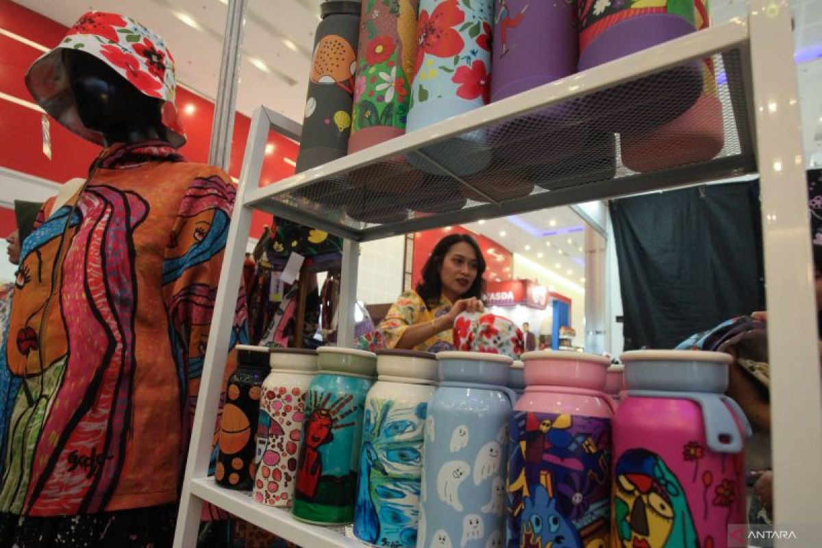 Pameran batik, bordir dan aksesori di Surabaya