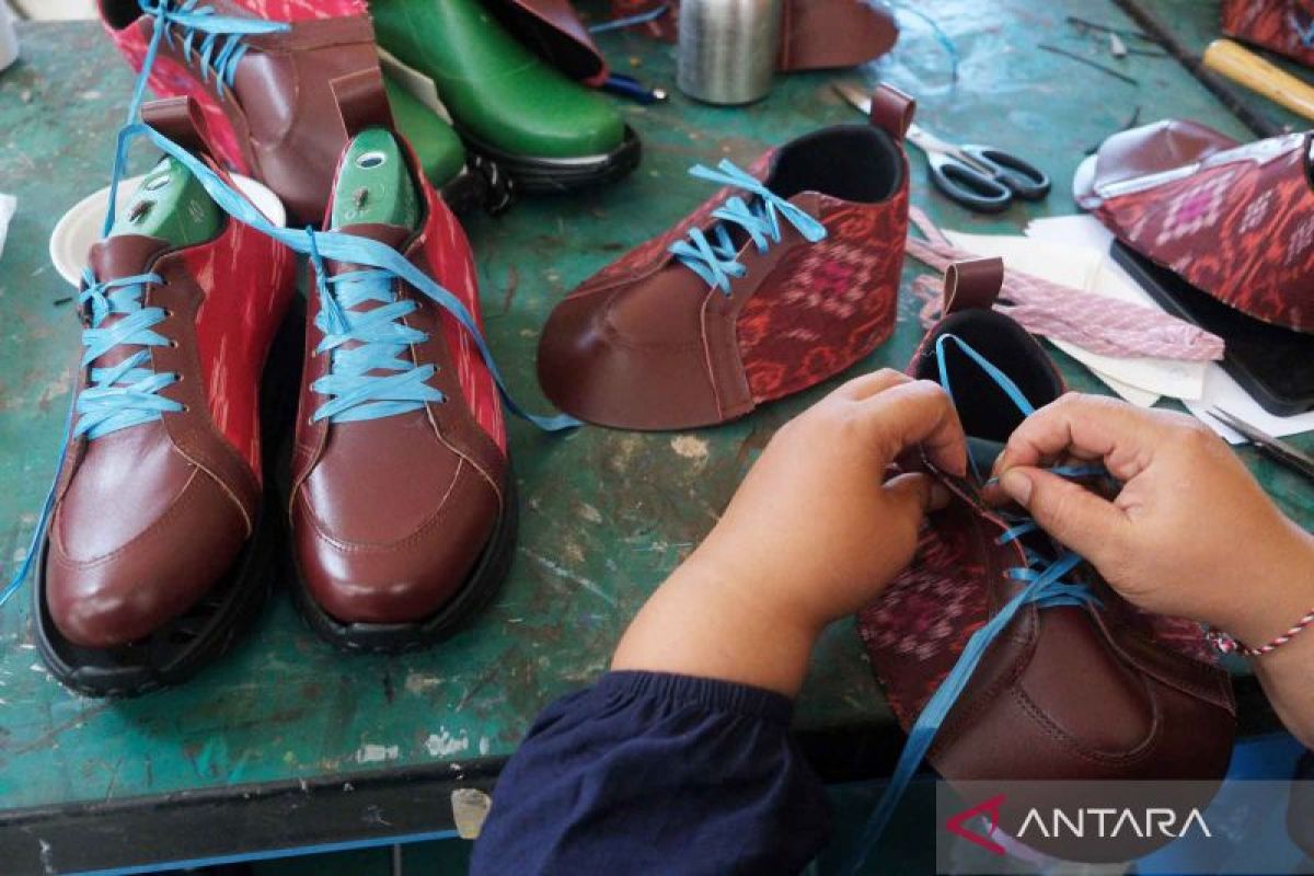 Puluhan pelaku usaha Denpasar mendapat pelatihan agar bisnis lebih luas