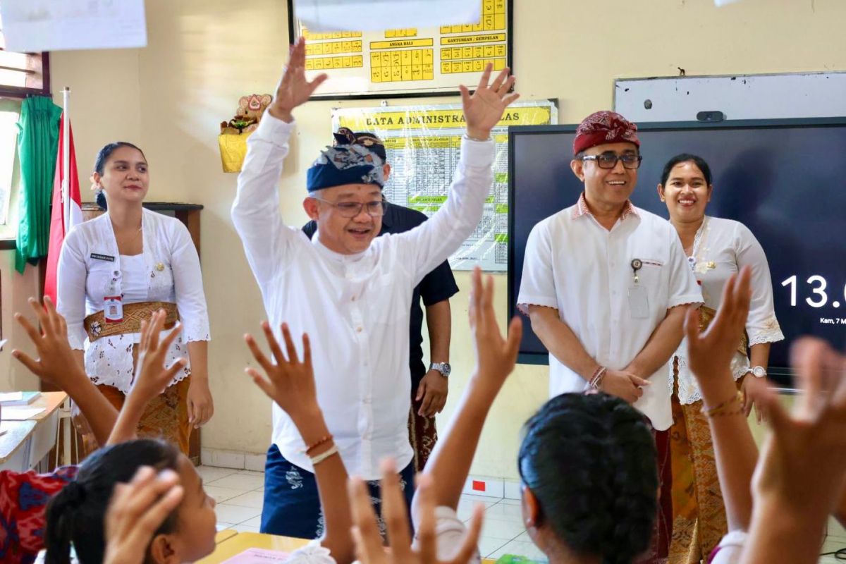Mendikdasmen tinjau program revitalisasi di SDN 6 Sumerta Denpasar