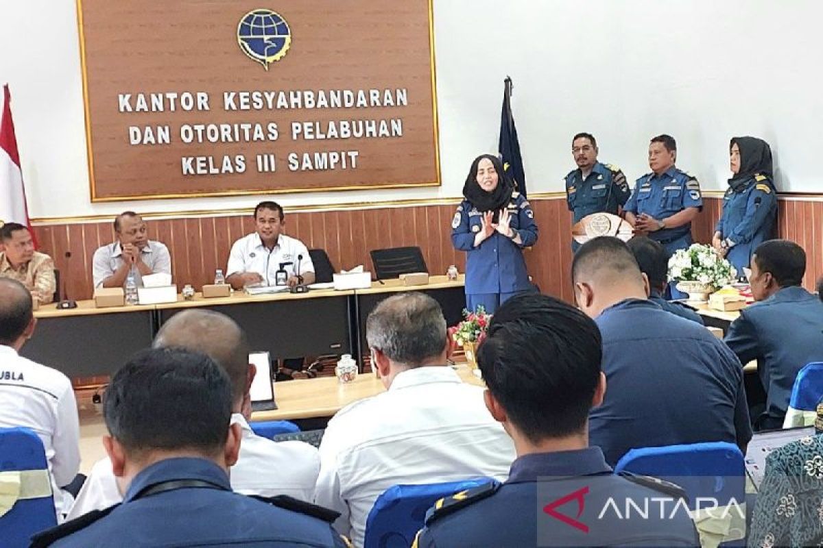 Kunjungi Sampit, Kepala Distrik Navigasi Banjarmasin ajak tingkatkan keselamatan pelayaran