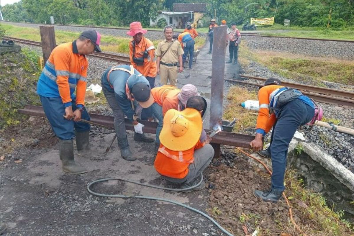 KAI Yogyakarta menutup 38 perlintasan liar dukung program pemerintah