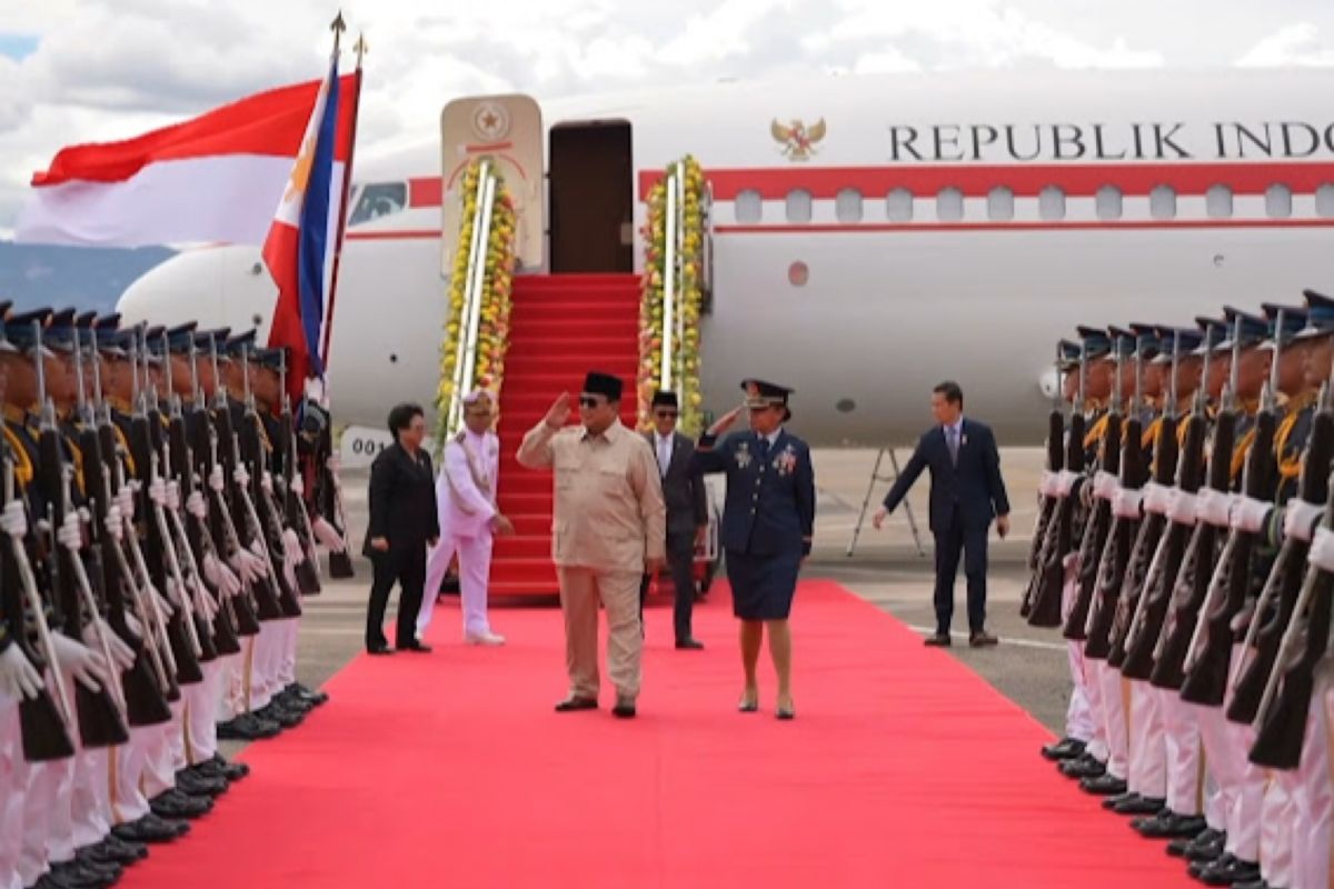 Prabowo tiba di Filipina, disambut upacara kehormatan