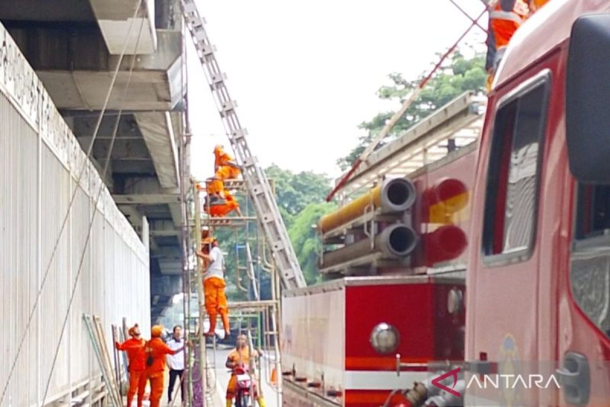 Sambut HUT DKI, Pemkot Jaktim tata "flyover" Ciracas