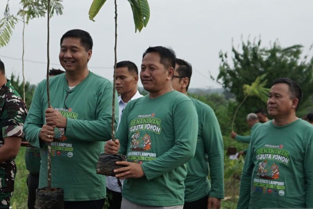 Menteri PKP tanam pohon di Lampung