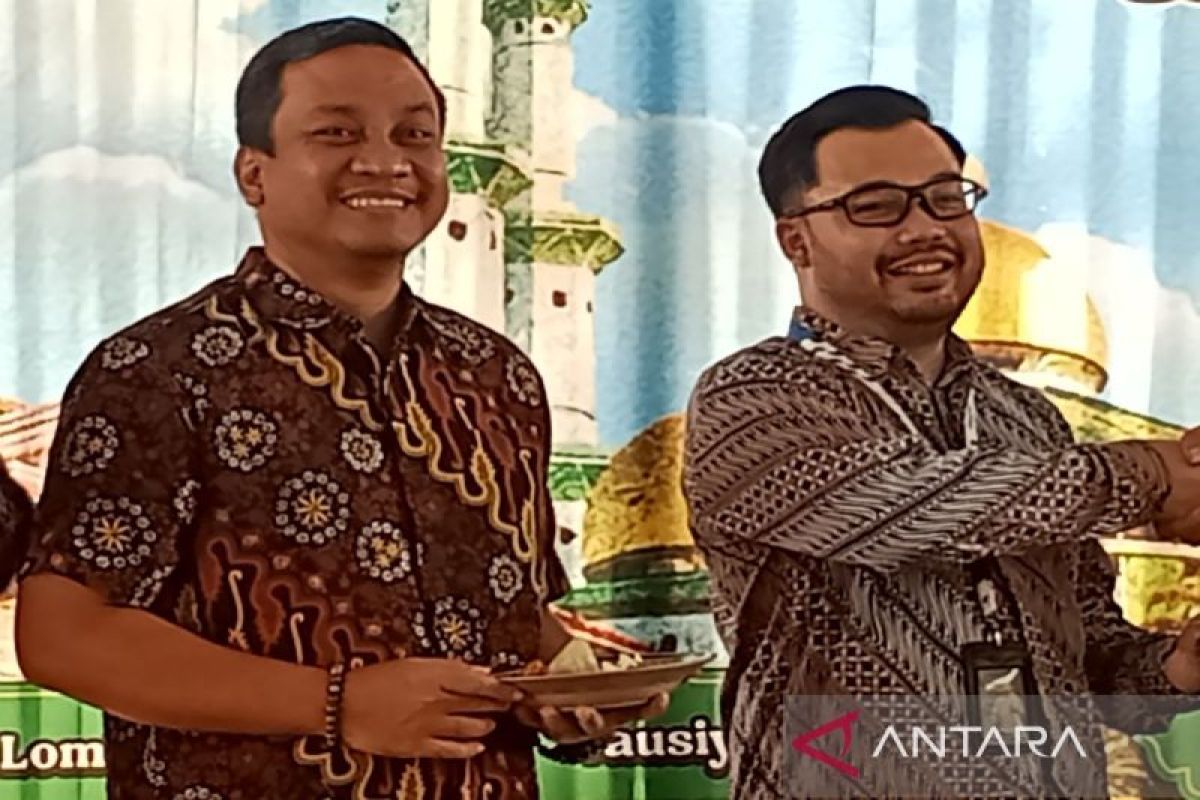 Pemkot Pekalongan menyatakan proyek tanggul laut ubah pesisirlebih produktif