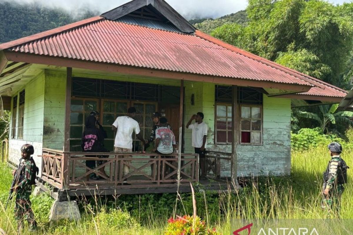 Satgas Yonif 511/DY perkuat komunikasi sosial dengan tokoh adat Mamberamo Raya