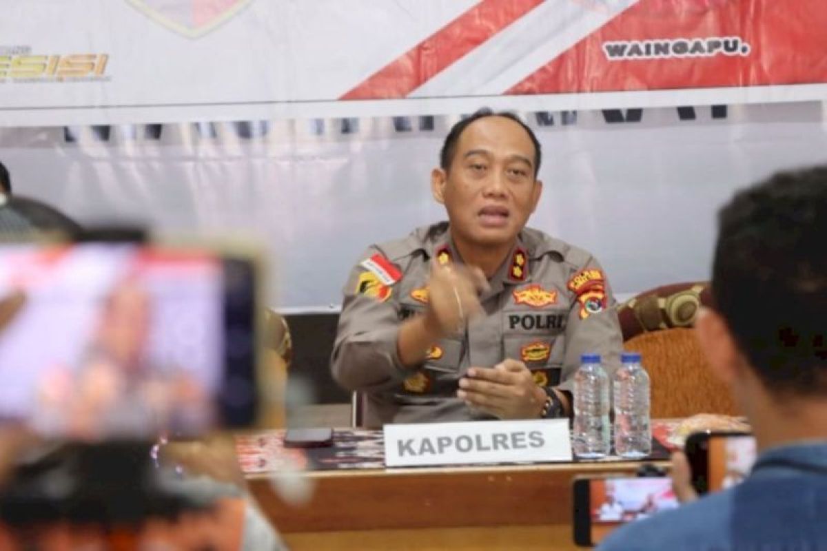 Polres menetapkan tiga tersangka penambangan emas ilegal di TN Matalawa