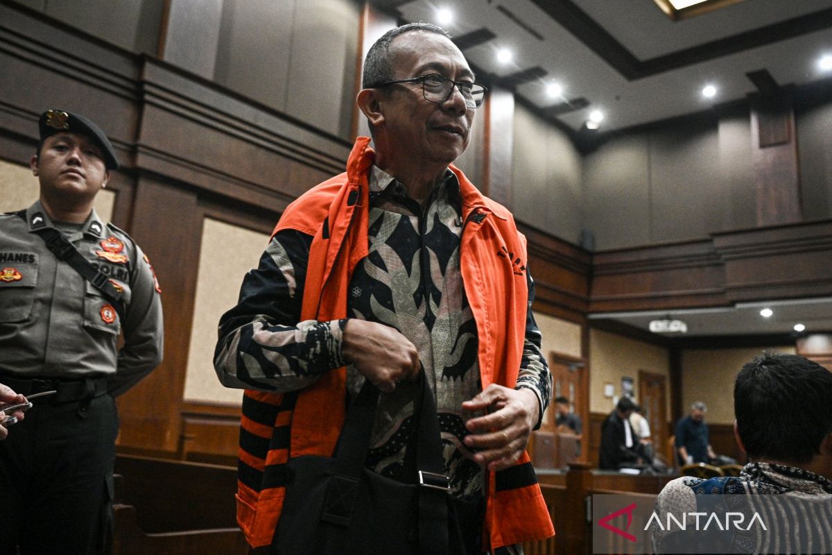 Eks Wamenaker Noel menyesal terima gratifikasi Rp3,36 M dan Ducati