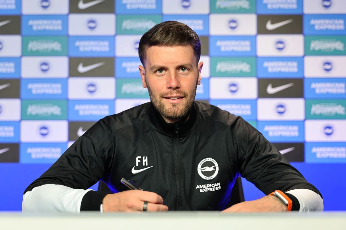 Brighton perpanjang kontrak pelatih Fabian Huerzeler hingga 2029