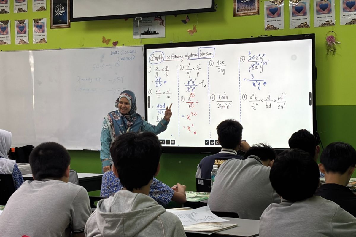128 siswa SMP Muhammadiyah PK Kottabarat asah wawasan global lewat Edutrip Singapura-Malaysia