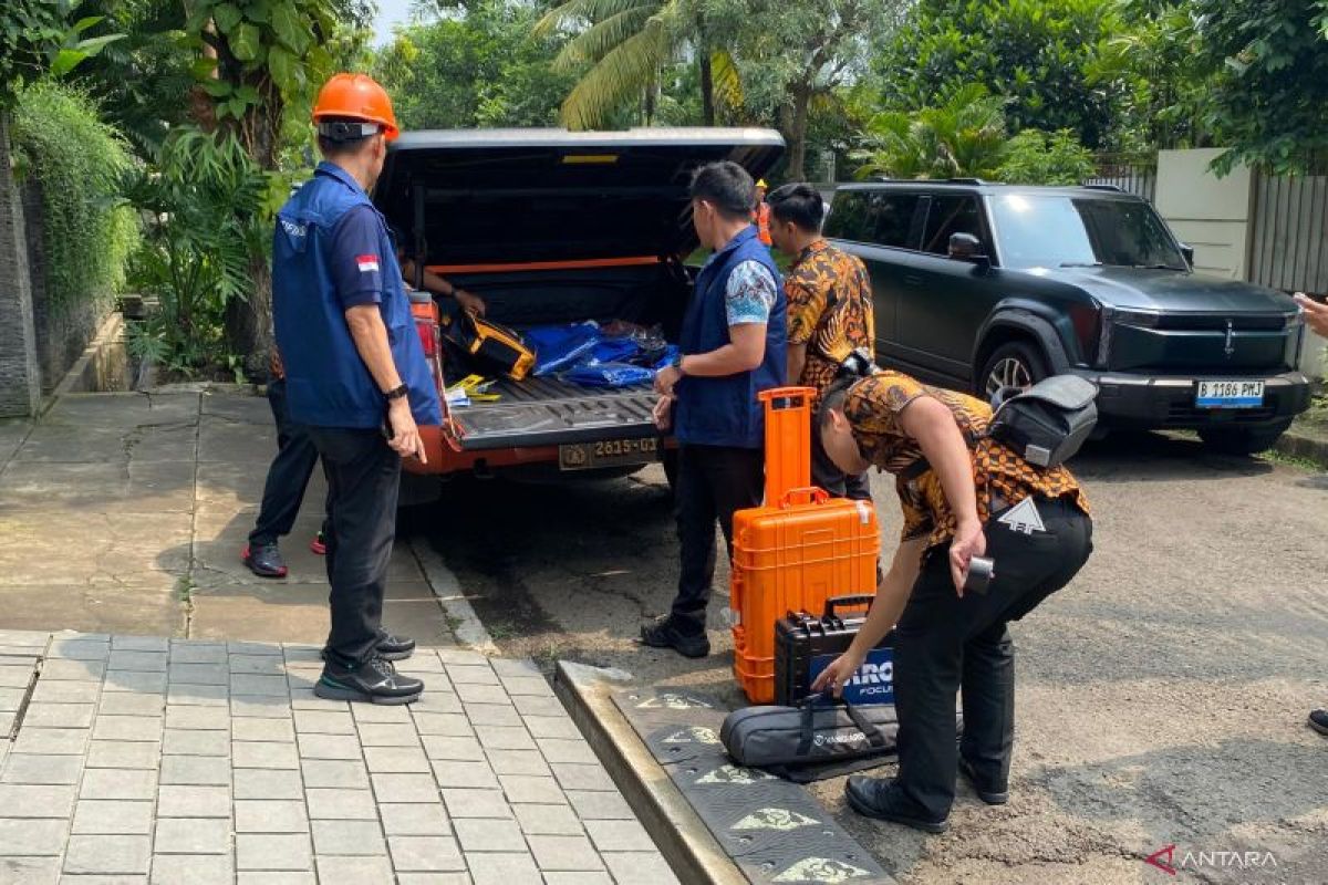 Polisi olah TKP lokasi kebakaran tewaskan Haerul Saleh di Jaksel