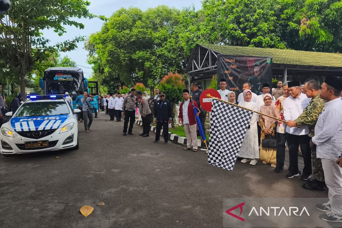 Kemenhaj lepas keberangkatan rombongan calon haji asal Kota Cirebon