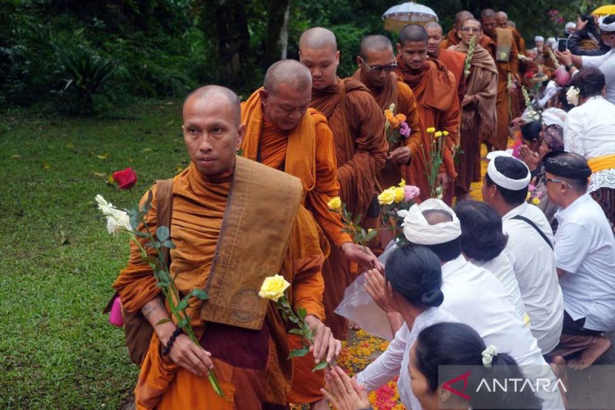 Biksu dari 4 negara ikuti perjalanan spiritual Walk for Peace 2026 Bali-Borobudur
