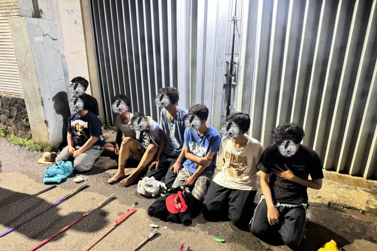 Polisi tangkap 10 remaja yang berniat tawuran di Jaktim