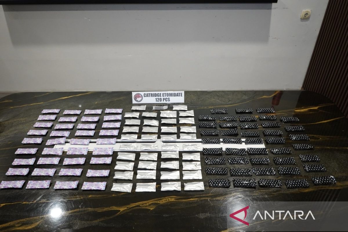 Polisi gagalkan peredaran ratusan cartridge vape etomidate di Jakbar