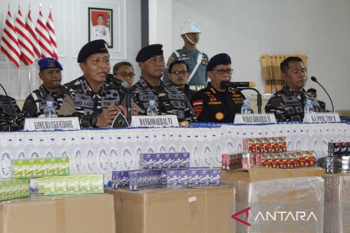 TNI AL dan Bea Cukai Makassar sita 3,9 juta batang rokok tanpa cukai