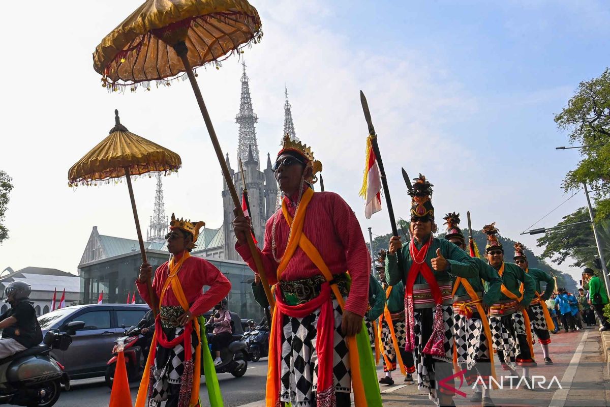 Jalan Santai Kerukunan dan Kebhinekaan Lintas Iman di peringatan 219 tahun Keuskupan Agung Jakarta