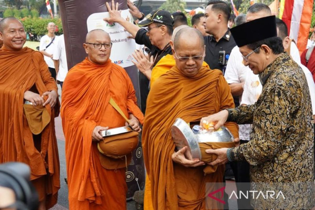 Menag Nilai Pindapata Sebagai Pelajaran Hidup