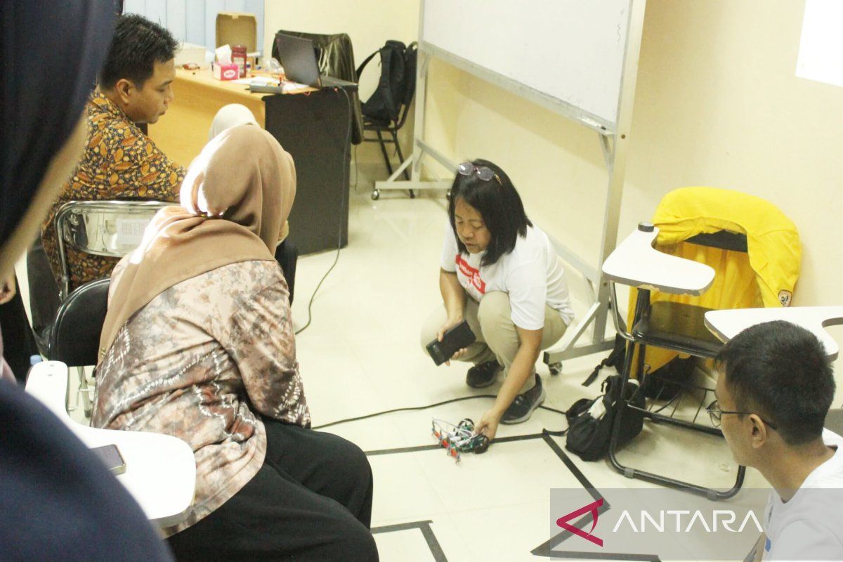 ULM kerja sama Kanada perkuat pembelajaran pemrograman robotika