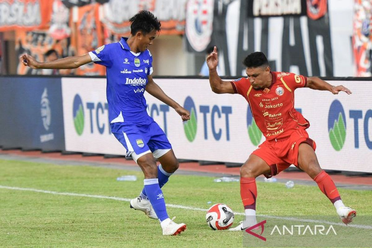 Persib Bandung taklukkan Persija Jakarta 2-1 di Stadion Segiri