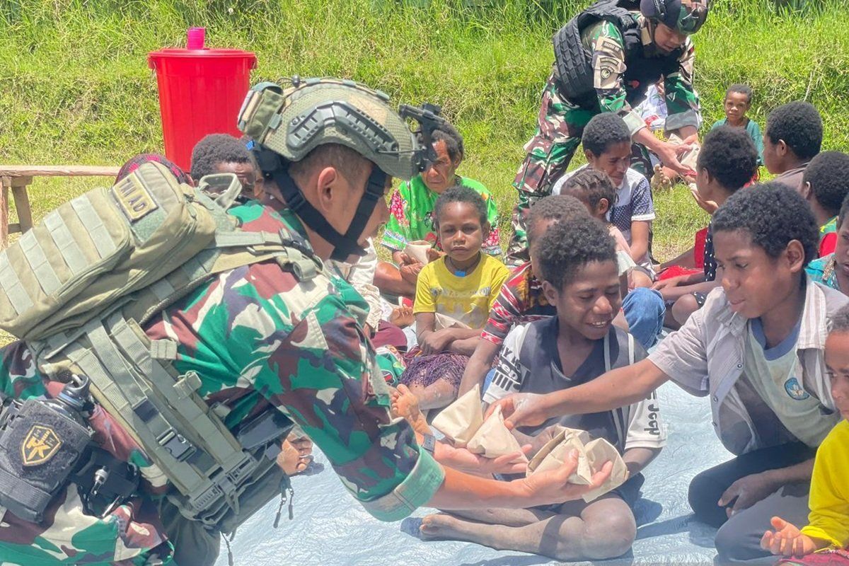 Satgas Yonif 511 dorong program makan bersama warga Tima Lanny Jaya